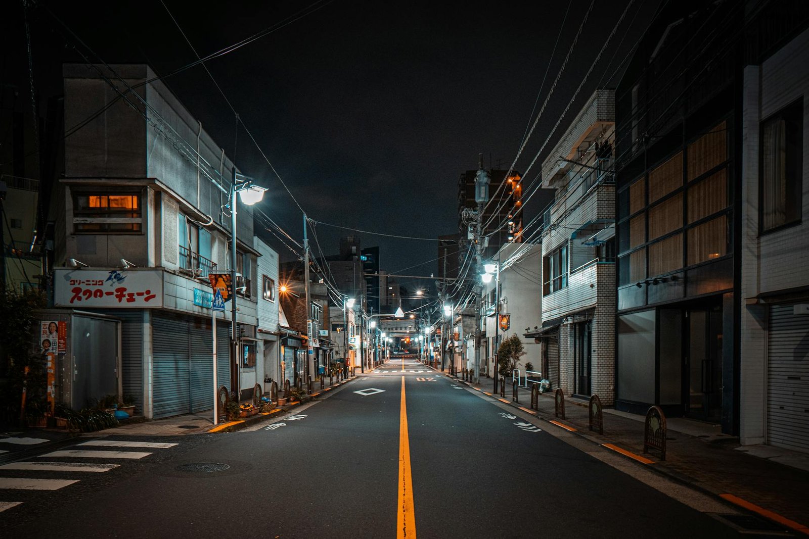 Quiet Tokyo street at night showing Japan safety for expats living in Japan